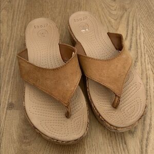 Women’s Crocs A-Leigh Thong Flip Flops Tan Nubuck Cork Soles Size 6